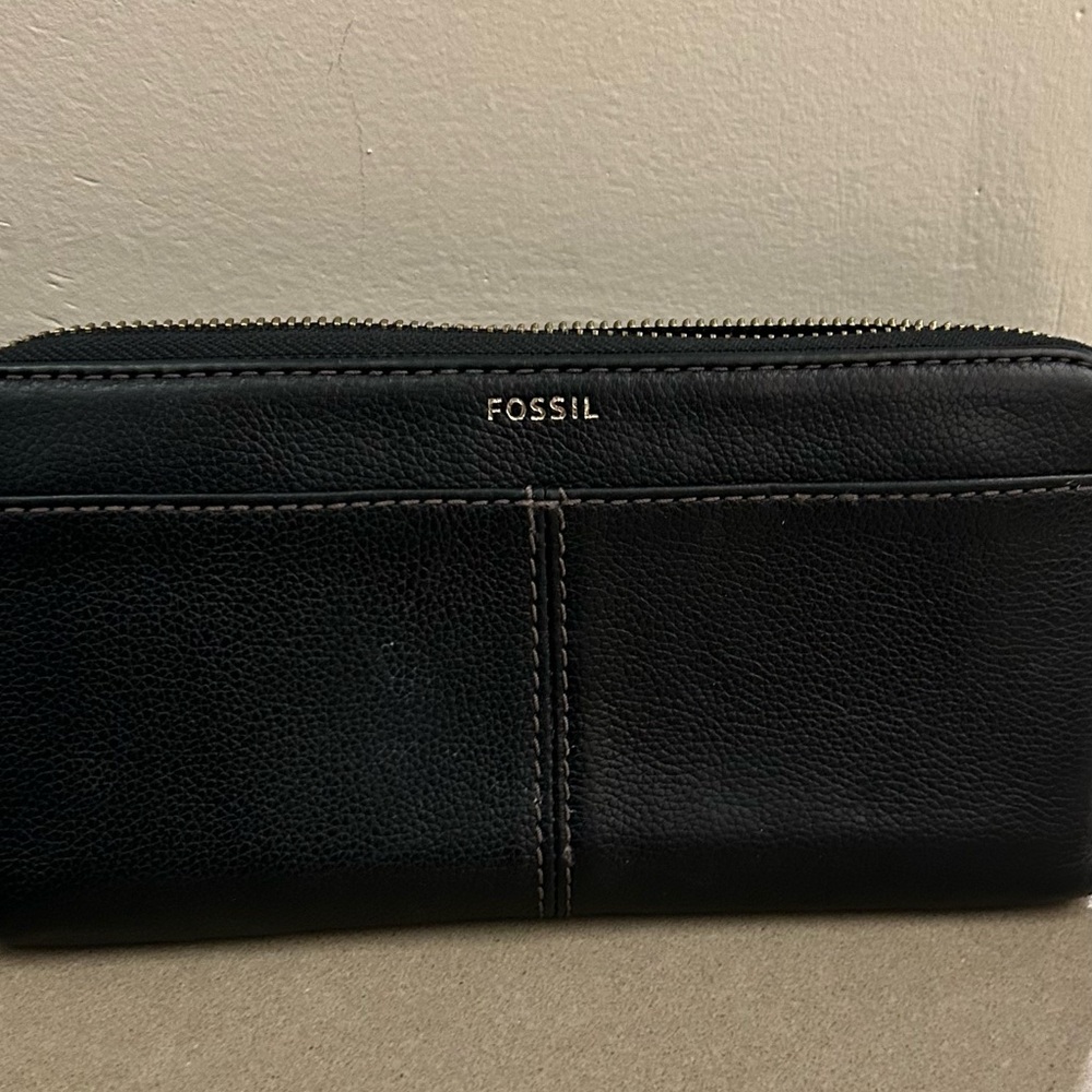 Fossil Black Leather Wallet-very nice and truly well built!
